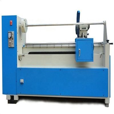 Machine à découper des bandes de cuir en tissu à rouleaux pour les besoins des usines de fabrication