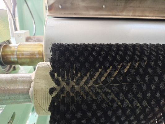 Machine de laminage en poudre d'adhésif au carbone actif pour les vêtements filtrants et les intérieurs de voitures