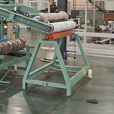 Un cadre de type pour la machine de laminage, l'enroulement du tissu et le laminage du produit en une seule machine
