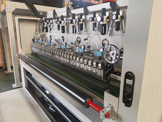 Machine automatique de laminage de tissus à base de colle à fusion chaude et de pulvérisation de poudre