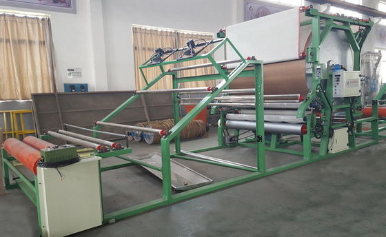 Machine de laminage de tissu adhésif à base d'eau à la mousse pour la production de produits de base
