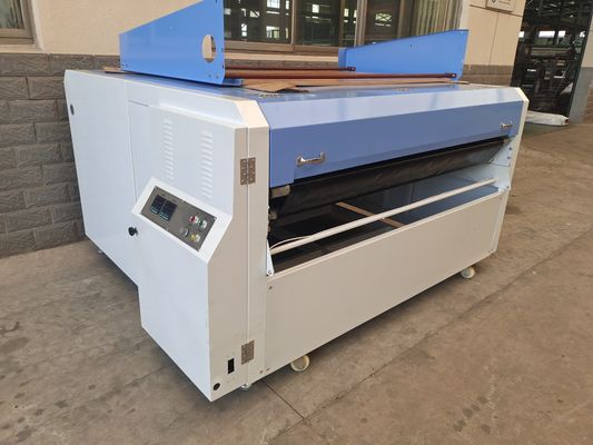 Machine de laminage de tissus textiles à durcissement immédiat