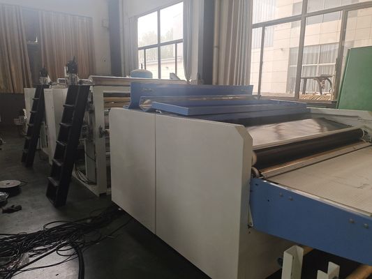 Machine de laminage de tissus textiles à durcissement immédiat